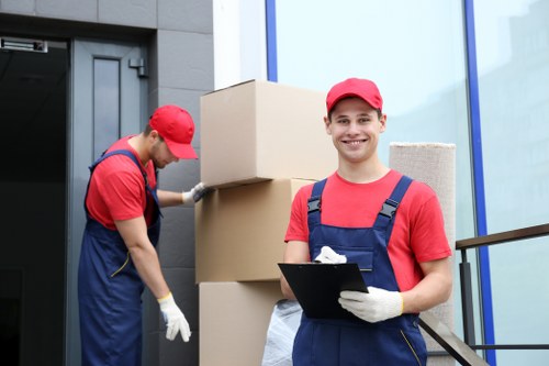 Professional packing and unpacking services in Greenwich for home moving